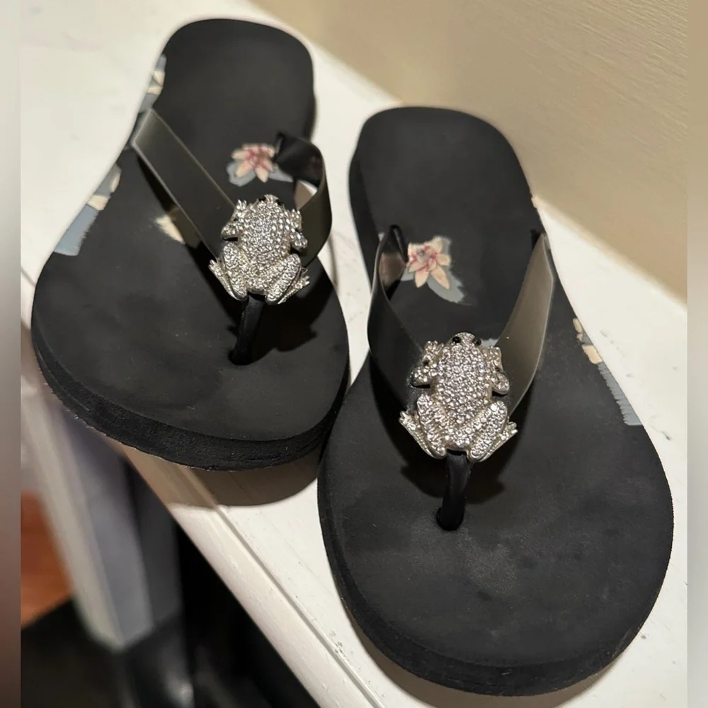 Marc Fisher Crystal Frog Flip Flops Black 9